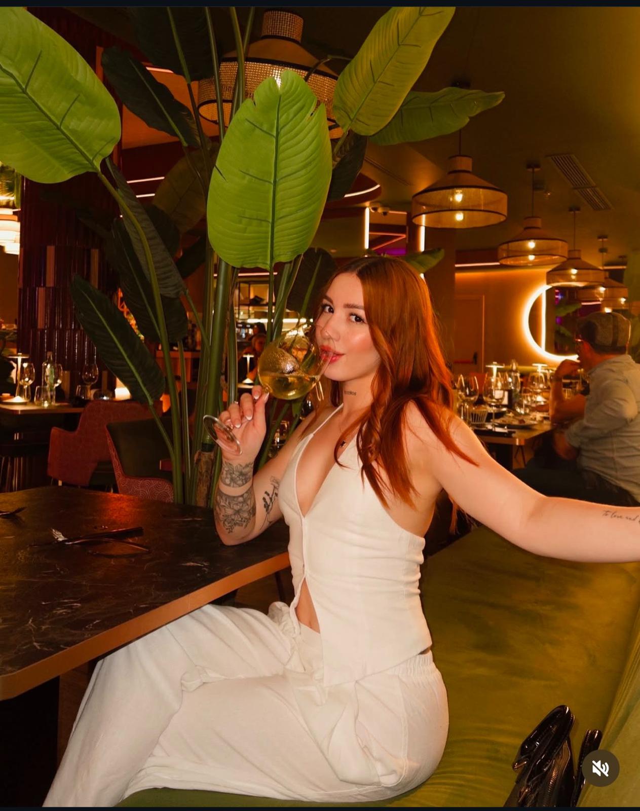 Escort - VERONICA - Ibiza Tops